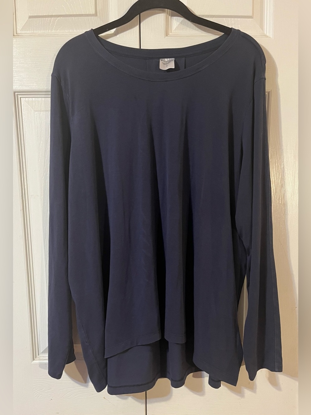 Athleta Women’s Relaxed Fit Lightweight Navy Long Sleeve Top Size XL - Picture 6 of 9